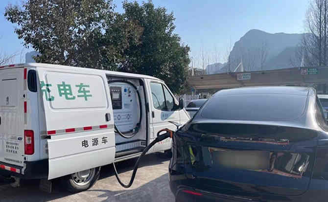 多伦汽车搭电